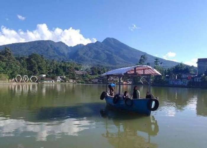 Setu Tamansari, Danau yang Menawarkan Pemandangan Eksotis dengan View Gunung Salak Yang Mempesona
