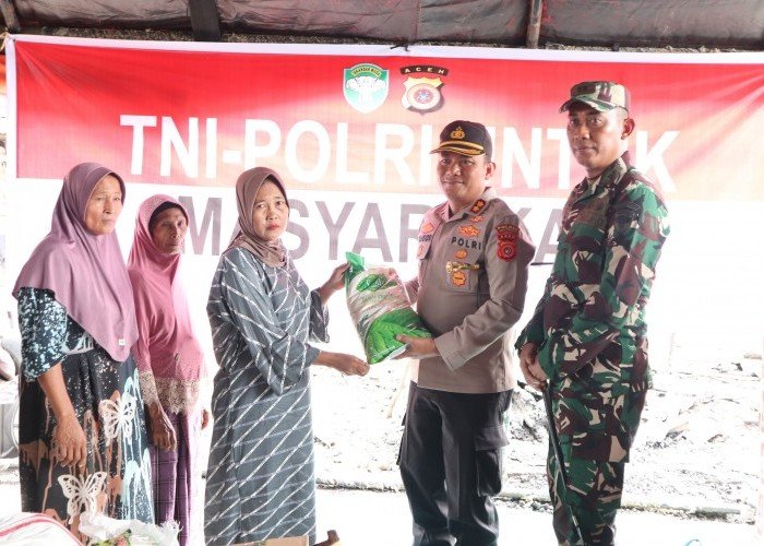 Polres Aceh Tenggara Tunjukkan Kepedulian kepada Korban Kebakaran di Desa Linge Alas