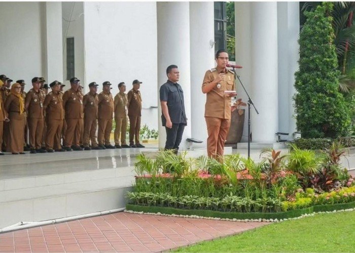 Walikota Terpilih Rico Tri Putra Bayu Wass Memimpin Apel di Balaikota Medan