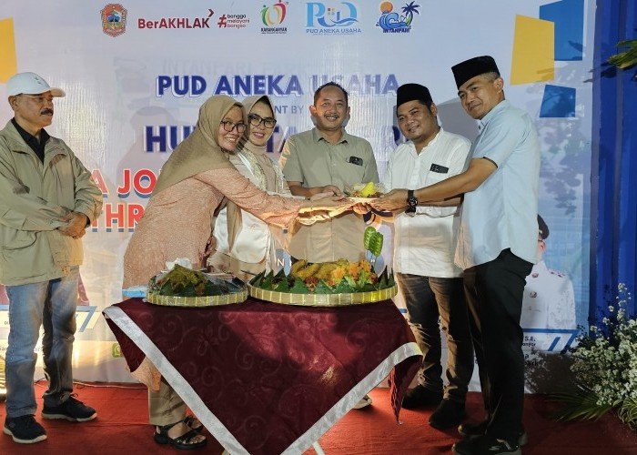 Momen HUT 35 Aneka Usaha Bupati Karanganyar Resmikan Kolam Renang Indoor