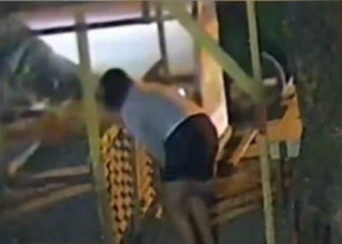 Viral.! Seorang Wanita di Jl.Flamboyan Raya Medan Melahirkan Tanpa Pertolongan Medis