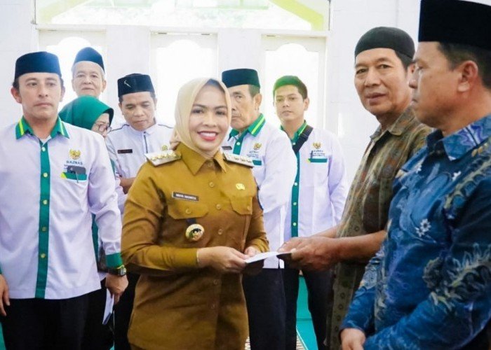 Bupati Labuhanbatu Serahkan Zakat ke Masyarakat Kecamatan Bilah Barat