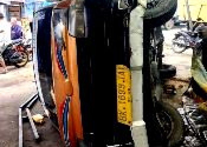 Mobil Box Tabrak Mopen Sinar Beringin Hingga Terbalik, Satlantas Polres Simalungun Olah TKP
