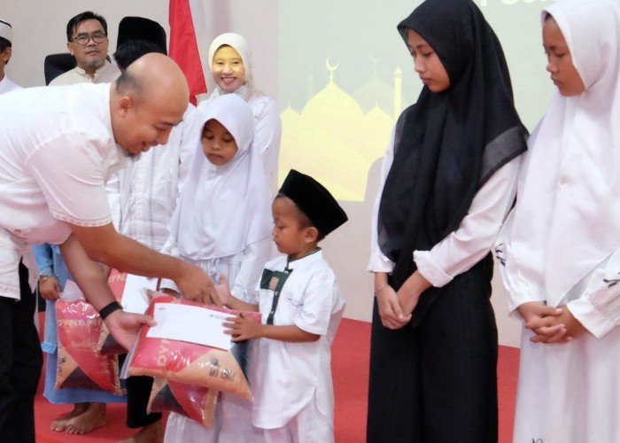 Berkah Ramadan, Solusi Bangun Indonesia Pabrik Narogong Berikan Santunan dan Sembako Bagi Masyarakat