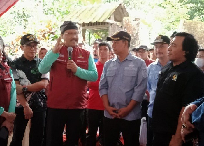 Kunjungan Menteri Sosial Saiful Yusuf dan Alfiansyah Komeng di Desa Pagelaran, Ciomas Bogor