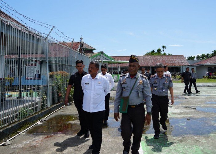 Tiba di Nabire, Dirjenpas Langsung Sambangi Petugas Lapas yang Terluka