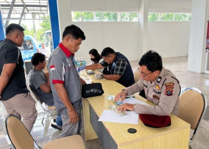 Jelang Lebaran Para Awak Angkutan Umum Jalani Test Urine