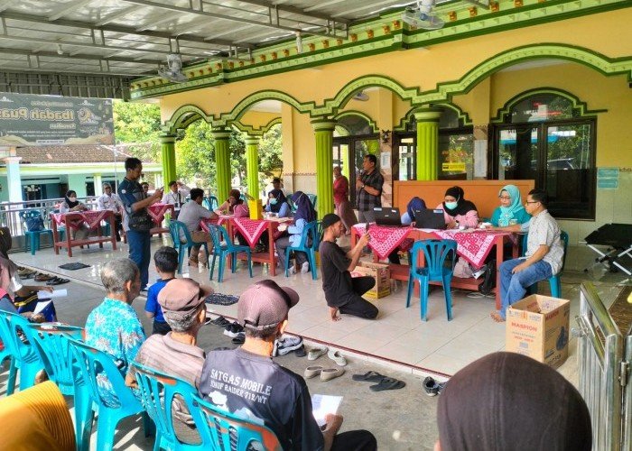 Warga Masyarakat Kalijirak Terdampak Bau Gas PT Cheil Dapat Pengobatan Gratis