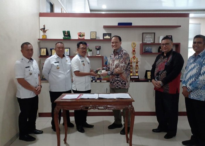 Optimalisasi Asset Recovery, KPK Hibahkan Kendaraan Dinas kepada Pemkab Lampung Selatan