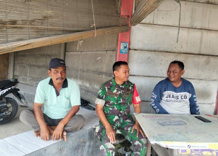 Babinsa Cikupa Bahas Siskamling Usai Arus Balik Lebaran