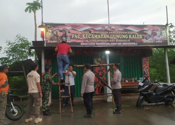 Tiga Pilar Kecamatan Kresek Tertibkan Atribut Ormas dalam Operasi Premanisme