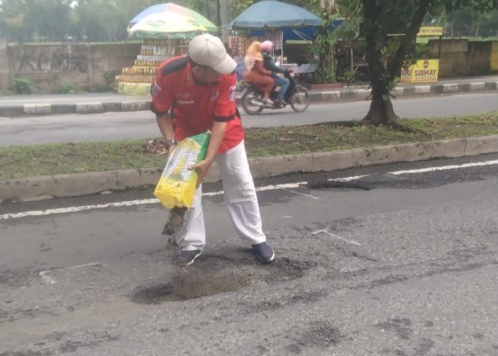 Sekjen PWDPI : Diduga Kualitas Jalan Aspal Kota Bandarlampung Sangat Buruk dan Bannyak Makan Korban
