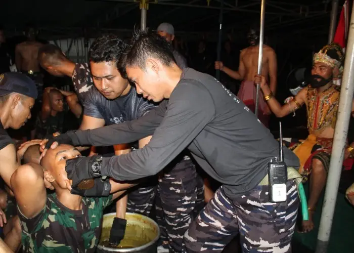 Mandi Khatulistiwa, Tradisi Sakral di Atas KRI Teluk Amboina-503