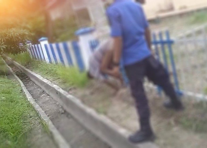 Pria Tersangkut Pagar Besi, Alat Vitalnya Nyangkut Saat Coba Melompati