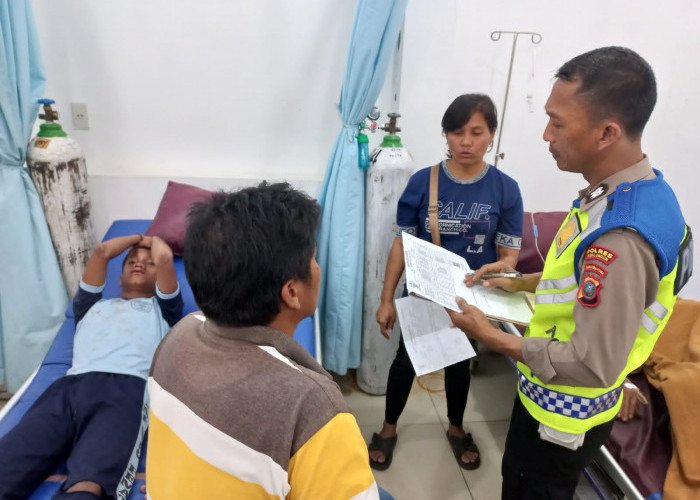 Reaksi Cepat Personel Unit Gakkum Polres Simalungun Tangani Kecelakaan Mobil Angkutan Penumpang Terbalik