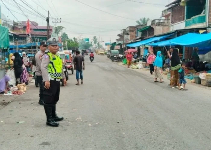 Polsek Lawe Sigala-gala Laksanakan Pengaturan Arus Lalu Lintas di Pasar Tumpah Lawe Sigala-gala