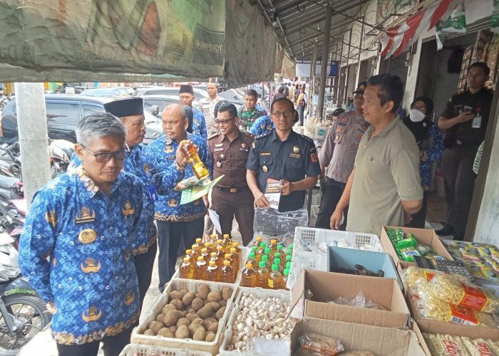 Grebek Pasar Matesih: Sosialisasi Cukai Rokok dan Survei Harga Kebutuhan Pokok Menjelang Ramadan