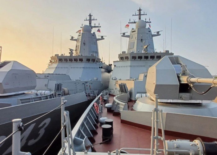 Rusia dan Indonesia Lakukan Latihan Navigasi Bersama Saat Kapal Perang Rusia Kunjungi Jakarta