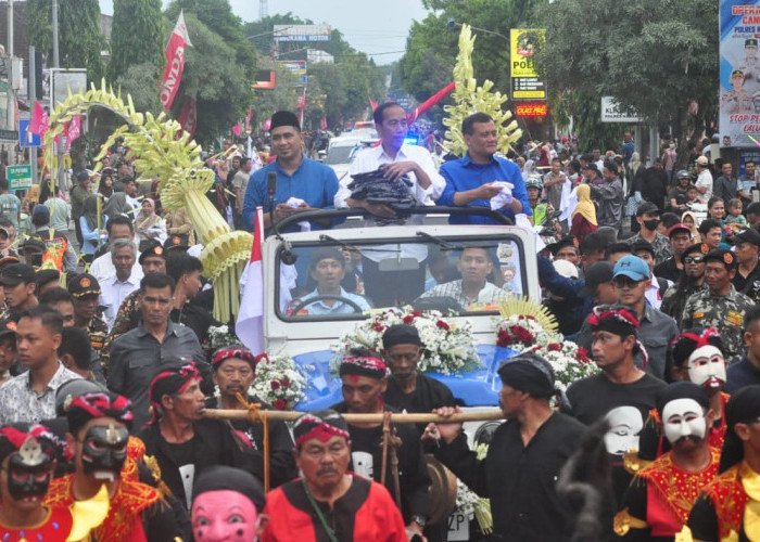 Di Karanganyar UMKM Panen di Pawai Jokowi dan Luthfi-Yasin, Kantongi Jutaan Rupiah