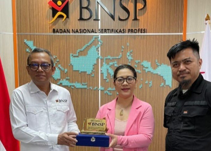 LSP Binatu Indonesia Terima Sertifikat Lisensi dan Plakat Dari BNSP