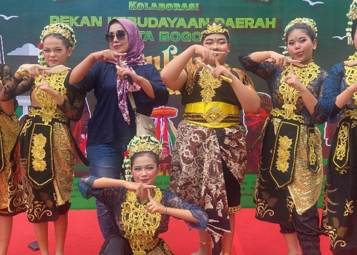 Penampilan Memukau Sanggar Seni dan Budaya Trisula Padjadjaran Sakti di Alun-Alun Kota Bogor