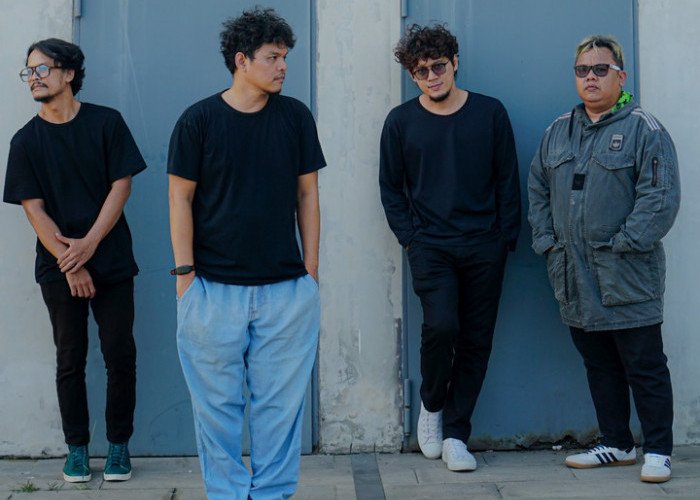 Grup Band THBND Padukan Lirik Puitis, Permainan Gitar Dinamis, dan Vokal Penuh Energi di Single “Tiada Lagi”
