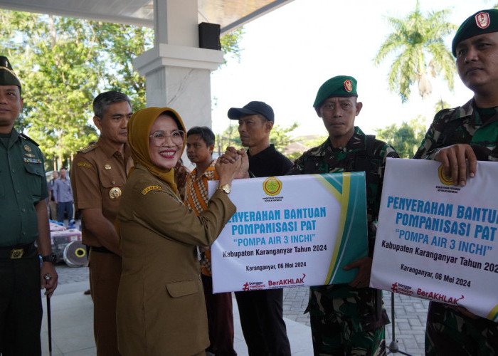 Pemkab Karanganyar Bagikan Pompa Air 41 Buah Untuk Petani dan Kelompok Tani
