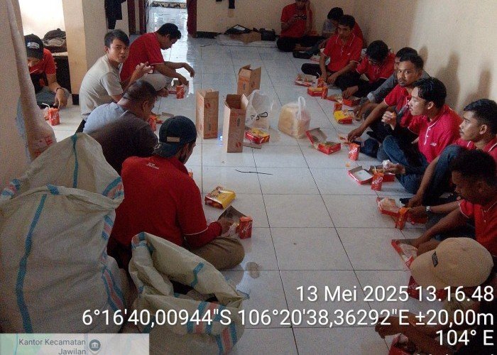 Pentingnya Keselamatan dan Semangat Tim, Pimpinan JNT Cikande Harendong Gelar Makan Siang Bersama Kurir