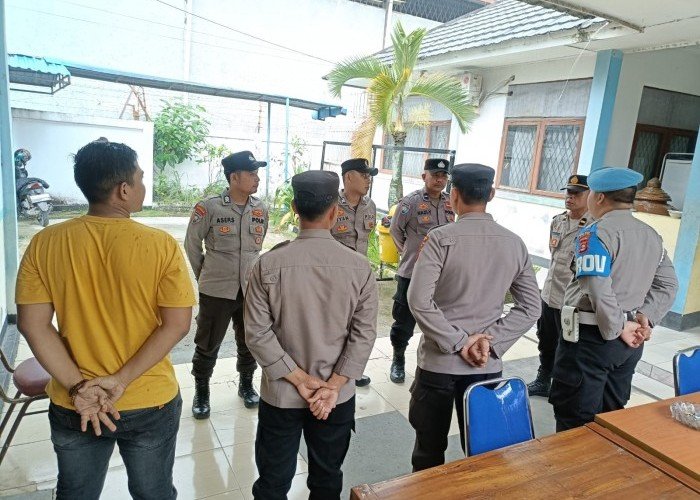 Personel Polsek Jawilan Polres Serang Gelar Apel Pengamanan Rapat Pleno PPK di Kantor Kecamatan Jawilan