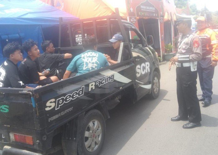  Polres Purwakarta Imbau Warga Tak Gunakan Pickup Untuk Berwisata