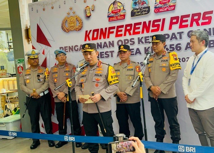 Tinjau Rest Area KM 456, Kapolri Instruksikan Jajaran Maksimal Beri Pelayanan dan Atur Lalin Arus Balik