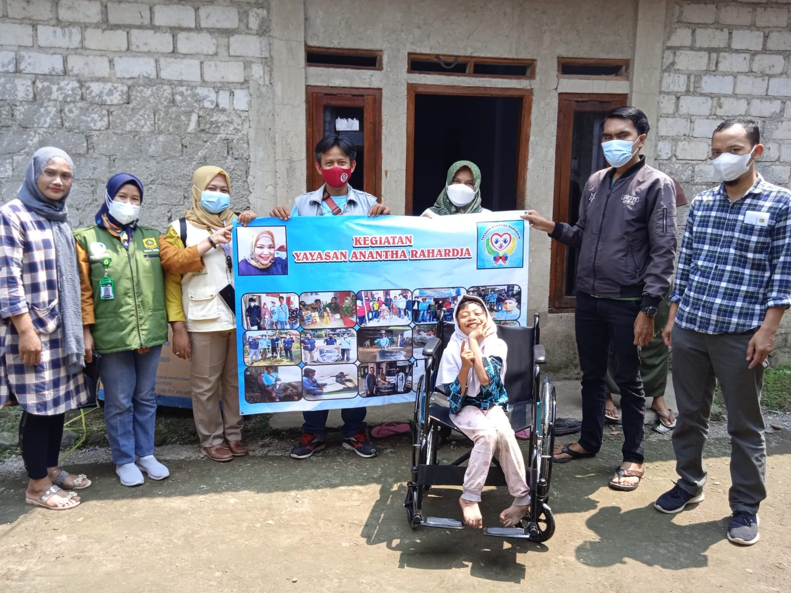 Senyum Sumringah Bocah Disabilitas Terima Bantuan Tim Relawan MPB
