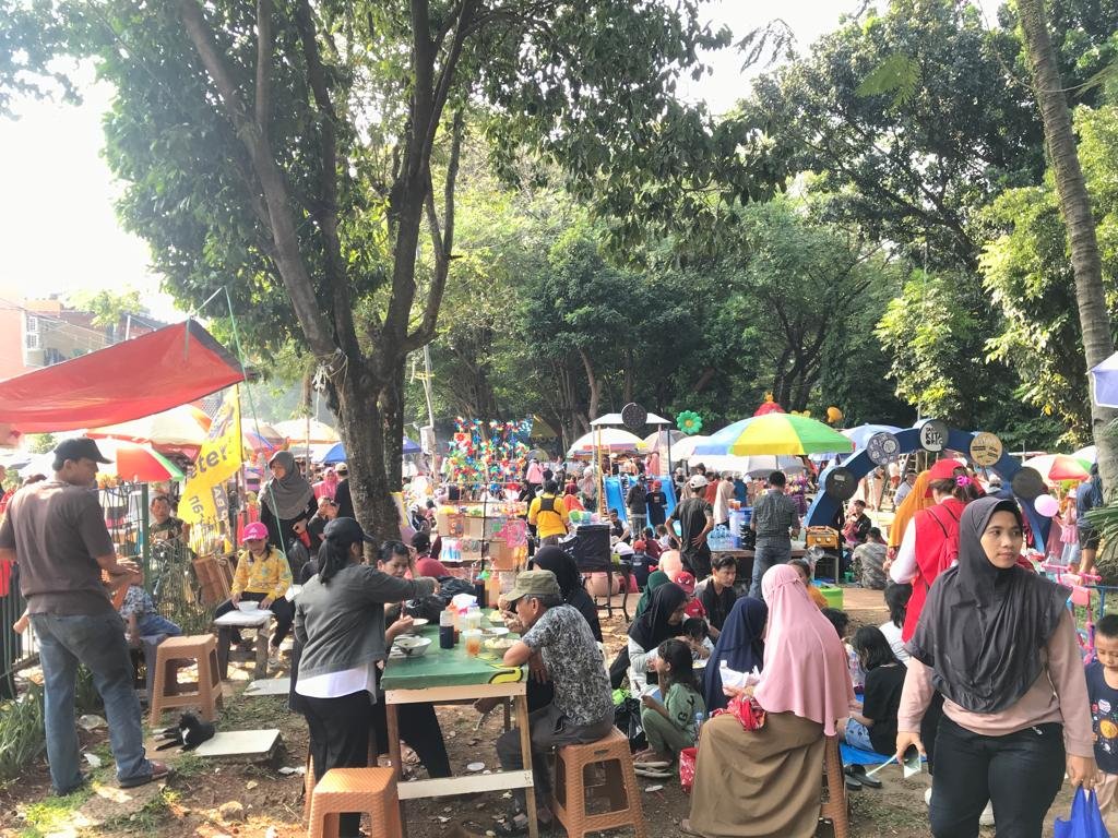 Menikmati Udara Pagi di Pasar Kaget Merdeka Depok
