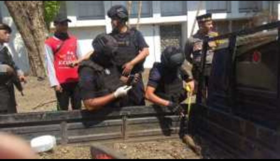 Pekerja Taman di Surabaya Temukan Mortir