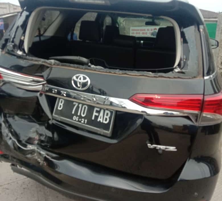 Laka Lantas Motor Metic Ditabrak dan Diseret Mobil Fortuner Hingga Masuk Kolong Mobil