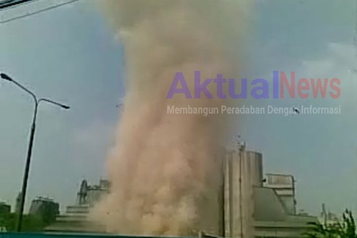 Angin Puting Beliung Di Citeureup Bogor