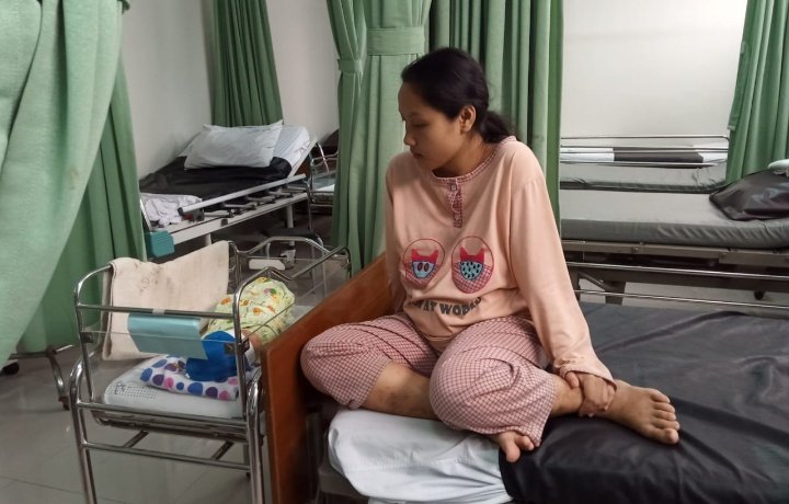 Tak Mampu Bayar Uang Persalinan Sekitar Rp 12 Juta, Ariska dan Bayinya Belum Pulang di RS Cibinong – Bog
