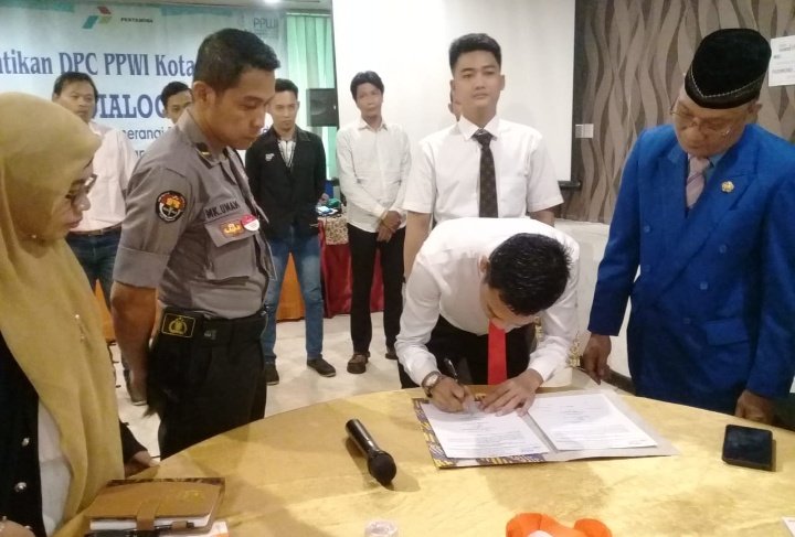Pengurus Dewan Pimpinan Cabang PPWI Surabaya Resmi Dilantik