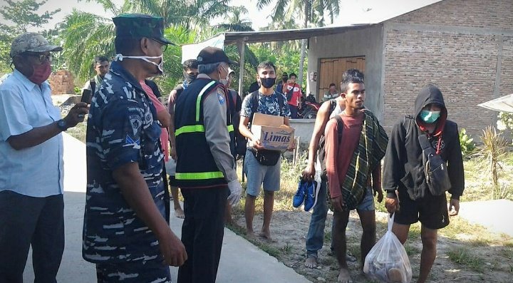 TNI AL Kembali Tangkap 20 TKI Ilegal dari Malaysia