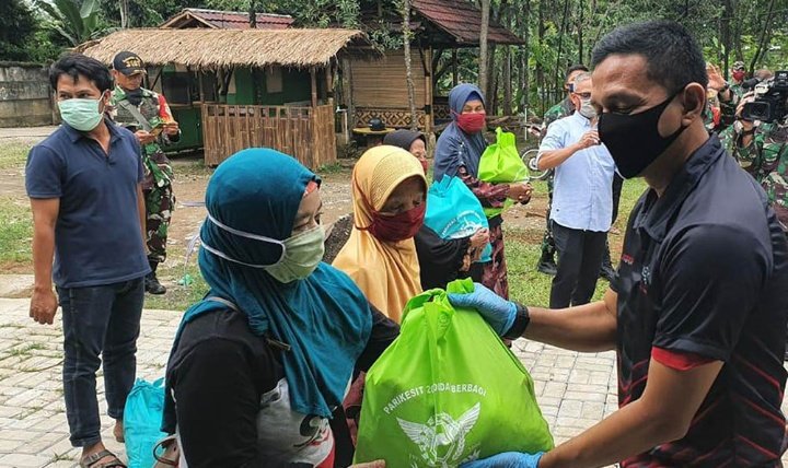 Perwira TNI Lulusan Akademi Militer Tahun 2000 Turun Lapangan Bantu Masyarakat